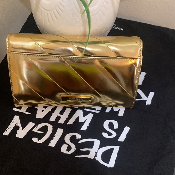 - Kurt Geiger London SoHo Leather Chain Wallet
Kurt Geiger London - Picture 8 of 17